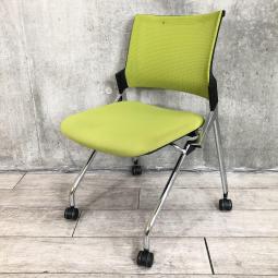 【11/10・5脚入荷予定！】【省スペース収納＆キャスター付きの万能チェア！】■イトーキ（ITOKI）製　モノンシリーズ（Monon）　ネスティングチェア　ミーティングチェア　キャスター付　■背面メッシュ　■グリーン×ブラックシェル