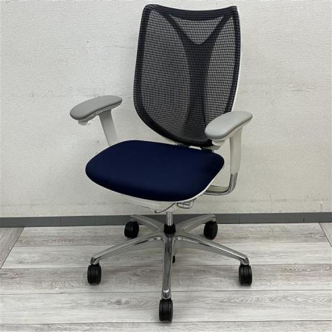 【在庫入れ替えSALE】【上質な座り心地のオフィスシーティング！メッシュで快適に！】 ■オカムラ(okamura)製　サブリナ (Sabrina)　肘付ハイバック　■可動肘　■背もたれメッシュ　■ダークブルー〈岐阜・愛知・三重・静岡・福井〉