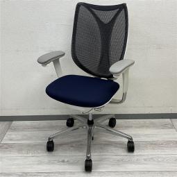 【在庫入れ替えSALE】【上質な座り心地のオフィスシーティング！メッシュで快適に！】 ■オカムラ(okamura)製　サブリナ (Sabrina)　肘付ハイバック　■可動肘　■背もたれメッシュ　■ダークブルー〈岐阜・愛知・三重・静岡・福井〉