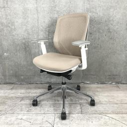 【関東倉庫在庫品】■オカムラ（okamura）製　シルフィーチェア（Sylphy）　肘無ローバック　■ベージュ×ブラックシェル　■背面メッシュ　【三次元曲面が身体にフィット！前傾チルト機能付き大人気メッシュチェア！】