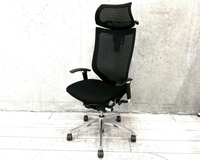【定価約20万円】【レアなヘッドレスト付チェア！役員のかたや在宅ワークの方などにおすすめ！】■オカムラ/バロンチェア　■背面メッシュ　■ブラック　■可動肘付