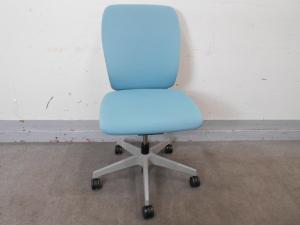 【ライトブルー×ホワイトでご自宅用にも◎】イトーキ　フルゴ　肘付　ハイバック　肘無　ライトブルー　格安　中古家具　福岡　九州最大級《オフィスバスターズ福岡博多店は、福岡を拠点として、日本全国へ中古オフィス用品・オフィス家具を提供しております》