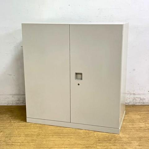 オカムラ レクトライン 両開き書庫 シリンダー錠 鍵付き ライトスモーク(ニューグレー) 珍しいサイズ感にて入荷【愛知・名古屋・豊田・静岡・浜松】