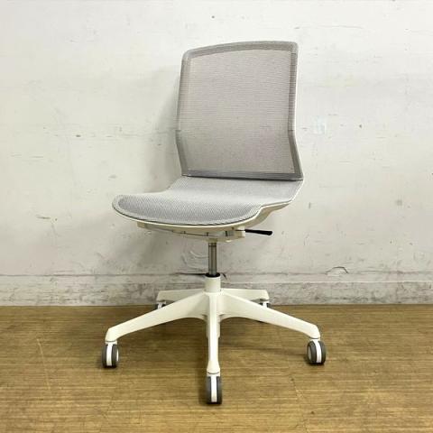 【2023年製のため状態良好】オカムラ CYNARA(シナーラ) 肘無しモデル スタンダードカラー ホワイト ホローキャスター(ウレタン) 軽快なメッシュ素材でミニマルなデザイン性