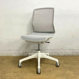 【2023年製のため状態良好】オカムラ　CYNARA（シナーラ）　肘無しモデル　スタンダードカラー　ホワイト　ホローキャスター（ウレタン）　軽快なメッシュ素材でミニマルなデザイン性