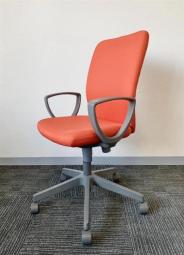 【在庫入替の為、4脚限定で帳お安く！】コクヨ　チェロ　オレンジ　オフィスバスターズ　梅田本店【K10】