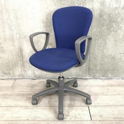 【ふっくらクッションが心地良い！コスパ抜群のコンパクトチェア！】■コクヨ（KOKUYO）製　レグノ2チェア　肘付ローバック　■サークル肘　■ディープマリン×グレーシェル　※肘キズ有　【弊社使用欄：A01042891】