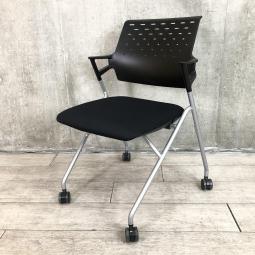 【関東倉庫在庫品】【使わない時は重ねて収納！肘付きで長時間の会議も安心の座り心地】■コクヨ製　ピエガ　ミーティングチェア　■ブラック【弊社使用欄：A00997492】【ECBMC】