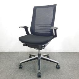 【先進ワークスタイルに対応する革新的機能と最高の座り心地！】■コクヨ（KOKUYO）製　インスパイン（INSPINE）　肘付ハイバック　■ブラック　■固定肘　■背面メッシュ　■ランバーサポート付