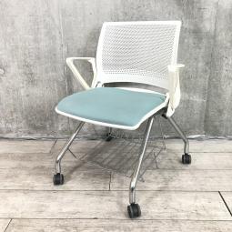 【関東倉庫在庫品】【座面を跳ね上げて重ねて収納可能！】■オカムラ製　クリール　スタッキングチェア　■ライトブルー【弊社使用欄：A00999282】【ECBMC】