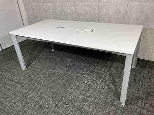 【人気のサイズ感！便利な配線ダクト付き！】オカムラ製　EX-F300　ミーティングテーブル　会議　来客　執務　机　格安　中古家具　福岡　九州最大級《オフィスバスターズ福岡博多店は、福岡を拠点として、日本全国へ中古オフィス用品・オフィス家具を提供しております》