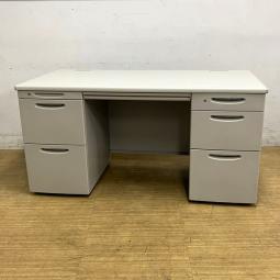 上長席・役員向けサイズ　オカムラ　SDデスクシステム　両袖机　定番のW1400サイズ　汚れの目立ちにくいニューグレー　鍵付き　シリンダー錠