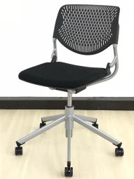 【ベンディング機能がフィットする！上下昇降できるミーティングチェア！】■オカムラ（okamura）製　ルナチェア（RUNA）　5本脚/キャスター付　■背面樹脂（ヌードタイプ）　■ブラック　K11　オフィスバスターズ東大阪店