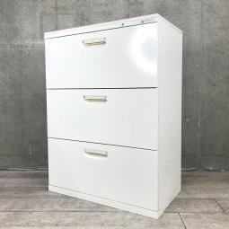 【在庫入替セール品！】【大きく開いて収納物が見やすく、収納力も抜群！どの空間でも使いやすいホワイトカラー！】■オカムラ（okamura）製　SAシリーズ 　3段ラテラル　ローキャビネット　■幅800㎜　■ホワイト　■天板付【AD】