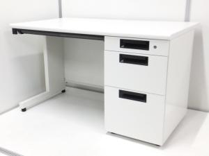 【コスト重視！】
ホワイトのデスクが今だけ安く手に入る！
飽きの来ないシンプルなデザイン！【AD】