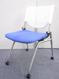 【人気会議用チェア！】平行方向へ重ねることができるネスティングチェア！使わないときはまとめて収納できる優れもの！会議室におすすめ！
■オカムラ/プロスタック/ブルー