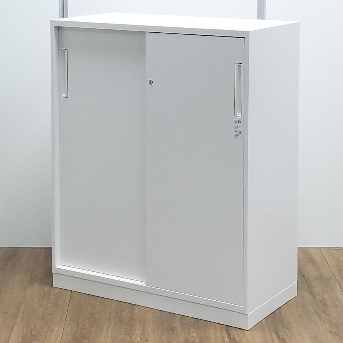 コクヨ製　エディア　ホワイト　2枚タイプ　W900xD450xH1110サイズ　シリンダー　導線を確保できる引き違い戸のキャビネット！　ローキャビネット　引き違い書庫！！
                        エディア
                                    中古
            