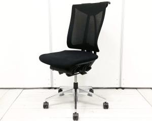 【座るとわかる快適さ・骨盤にしっかりフィットする！チェア自らが動き座る人の体を支える「おもてなし」の心を体現した高級チェア！ 】■イトーキ製（ITOKI）　セレーオチェア (celeeo)　ハイバック　■メッシュ背面　■ブラック