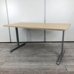 【リフレッシュスペースにもオススメのミーティングテーブル！】■オカムラ（okamura）製　8177シリーズ　ミーティングテーブル　■W1500×D750㎜　T字脚タイプ　■天板：ライトプレーン (木目ナチュラル)