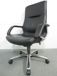 【本格派の高級革張りチェア入荷！】■オカムラ製　エグゼクティブチェア　ブラック　■上質な空間にフィットする風格のあるデザイン！【役員用】【社長椅子】