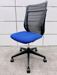 【まとめて揃います！】背面樹脂メッシュで通気性とデザイン性を兼ねそろえたチェア！■内田洋行/UCHIDA■AJ(エージェイ)■ブルー【TH】【倉庫在庫品】