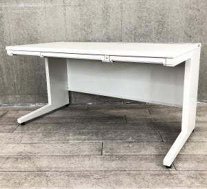 【ゆとりのワークスペースで上長席としてもオススメ！】■プラス製　平デスク　W1400×D700×H720mm　ホワイト