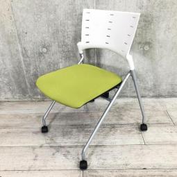 【平行に重ねて省スペース！使い勝手抜群のミーティングチェア！】■イトーキ　マノスシリーズ　ネスティングチェア　モスグリーン×ホワイト　キャスター付【ITOKI　Manos】