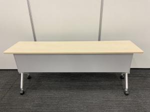 【今なら9台揃います！！】◆コクヨ/リーフライン　サイドスタックテーブル　折り畳みテーブル　木目　収納　会議　研修　博多　天神《オフィスバスターズ福岡博多店は、福岡を拠点として、日本全国へ中古オフィス用品・オフィス家具を提供しております》