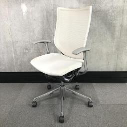 【在庫入替セール】大人気シリーズ入荷！人間工学に基づいた快適設計で身体にやさしくフィット！ベストなポジションが得られる先進設計！
■オカムラ/バロン/ホワイト　肘付ハイバック　固定肘　背面メッシュ【T10】【A01007280】