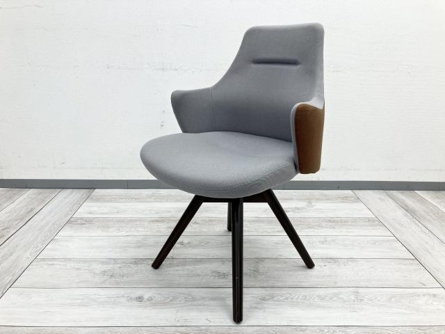 2023年製【働きやすく、居心地の良いオフィスへ！カジュアルかつ柔らかなデザインのライブスチェア入荷！】■オカムラ(okamura)製　ライブスワークチェア　■ローバック ツイル(ツートン)  ■木脚/ダーク〈岐阜・愛知・三重・静岡・福井〉