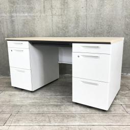 【収納充実！上長席にもオススメ！人気のナチュラルカラー天板！】■コクヨ(KOKUYO)製　アイエス(iS)シリーズ　両袖デスク　W1400㎜　■本体：ホワイト　天板：木目ナチュラル　■シリンダー錠