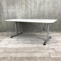 【残り1台の為、値下げいたしました！】【4～6名向け】■コクヨ（KOKUYO）製　アリーナ　ミーティングテーブル　■ホワイト　■W1800×D900【ホワイトのシンプルなミーティングテーブル】 オフィスバスターズ梅田本店