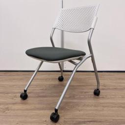 【10脚大量入荷】内田洋行　FM-265　ミーティングチェア　ネスティングチェア　ダークグレイ　会議室　会議　オフィスバスターズ　梅田本店