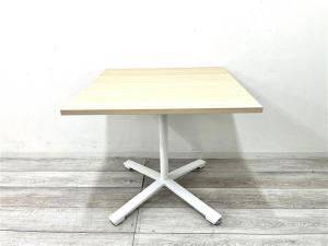 【在庫入替セール品！】木目天板の人気角テーブルが入荷！！移動のしやすいキャスター付き正方形テーブル！
打合せの場やリフレッシュスペースにおすすめ！
コクヨ/DAYS OFFICE（デイズ オフィス）/ナチュラル