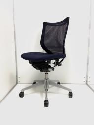 大人気／定番／高級チェアの代名詞　◆オカムラ／Okamura◆バロン／Baron　※本体カラー：ネイビーブルー　脚：シルバー【AD】