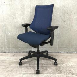 【姿勢の変化にフレキシブルに対応する高機能メッシュチェア！】■イトーキ（ITOKI）製　エフ(f)チェア　肘付ハイバック　■可動肘　■背面メッシュ 　■ネイビーブルー×ブラックシェル　【肘はアジャスタダブル肘！上下可動だけでなく肘パット部分も前後に可動します！】【弊社使用欄：A01035250】【SN】