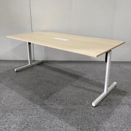 【4～6名様の打ち合わせ・会議にオススメ！】■ウチダ（UCHIDA）製　ミーティングテーブル　W1800/D900/H720㎜　■天板ナチュラル　T字脚　■配線口あり