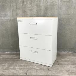 【収納力抜群の3段ラテラル書庫！A4書類が大量に収納可能！】■プラス(PLUS)製　レガーティオ(REGATEO)シリーズ　3段ラテラル　ローキャビネット　H1120㎜　■ホワイト　天板：木目ナチュラル　■シリンダー錠