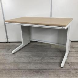 【在庫入替セール品！】人気の木目調天板で登場！/オススメ(おすすめ) /人気商品【弊社使用欄：A00977914】■オカムラ製　アドバンス　平机　引出し付き　ナチュラル天板 / 本体ホワイト/幅1200mm