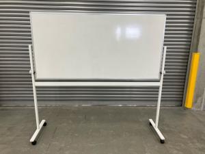 【中古】 BBCP-1809WW イトーキ/ITOKI 自立ホワイトボード
※ボードに細かい凹みが数か所あるためお安く！【大きなボードでセミナー用にもオススメ！】■イトーキ製　脚付ホワイトボード　両面使用可　板面：W1800×H900mm　■スムーズに書き消しできるホーロータイプ！【回転ボード】
中古品
※マテハン本舗の中古商品は、千葉県柏市に在庫がございます。