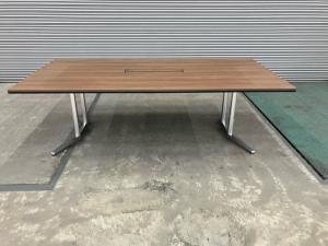 【中古】 ラティオⅡ 4L275M　Z637 オカムラ/okamura ミーティングテーブル（会議机）
【高級テーブルの決定版！】 テーブルの最高峰！オカムラ製ラティオシリーズが入荷！
※マテハン本舗の中古商品は、千葉県柏市に在庫がございます。