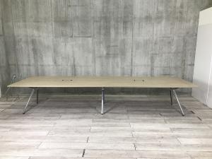 【幅4000㎜・洗練された上質なデザインの大型テーブル！】■イトーキ(ITOKI)製　DZシリーズ　会議用テーブル　ミーテイングテーブル　W4000×D1200㎜　■配線口あり　■木目調ナチュラル天板　※2枚天板のため搬入もしやすい！