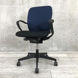 【姿勢の変化にフレキシブルに対応！】スタイリッシュなツートンカラー！
■イトーキ/フルゴ/肘付/ネイビー＆ブラック