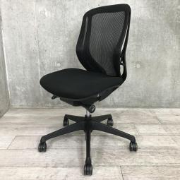 【前傾チルト機能付き】【オカムラ製品で最も人気を集める高機能メッシュチェア！】■オカムラ（okamura）製　シルフィ（Sylphy）　肘無し　ローバック　背面メッシュ　■ブラック