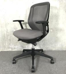 【包み込まれるような優しい座り心地！】■オカムラ　シルフィーチェア　肘付　ミディアムグレー　前傾チルト機能付　■背のカーブを変えられる新感覚のオフィスシーティング！【Okamrua　Sylphy】