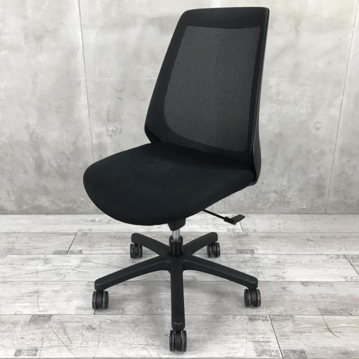 【理想的な作業姿勢をキープできるオフィスチェア！　オフィスに大人気のブラックカラーで通気性も良い背もたれメッシュ！】■イトーキ（ITOKI）　 ノナ（nona）チェア　肘無　背面メッシュ　　■ブラック
                        ノナ
                                    中古
            