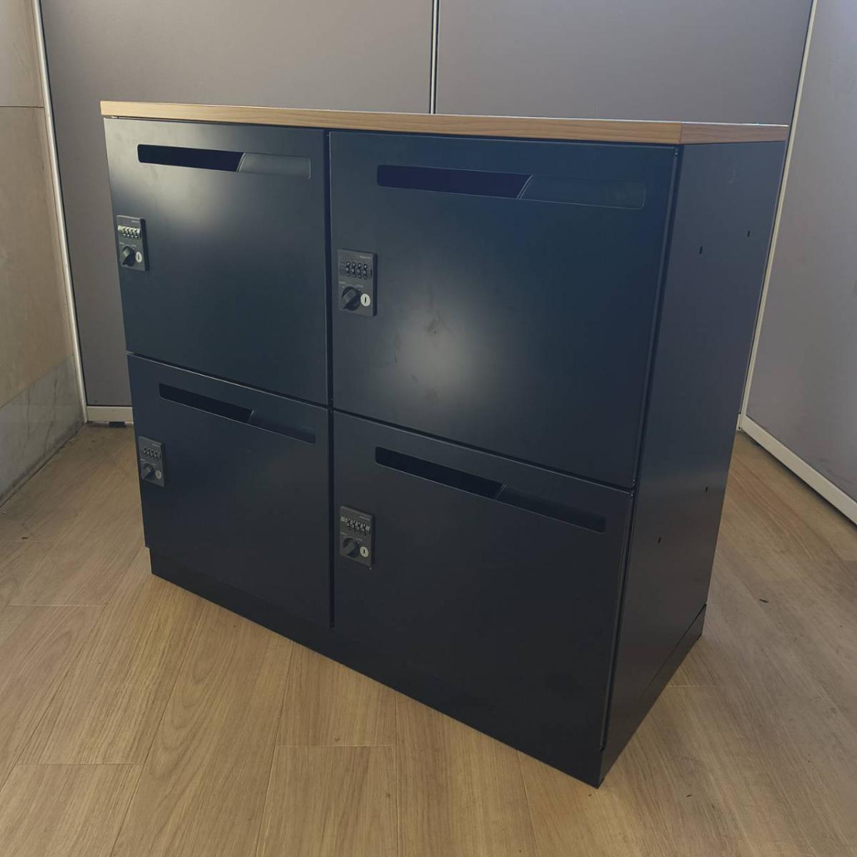 【希少在庫！】【起業に最適なシックな色合い！】【4台限定】【フリーアドレス化の相棒！個人の荷物を収納可能なダイヤル錠式の4人用ロッカーが入荷！】■コクヨ（KOKUYO）製　イノン（iNON）シリーズ　4人用パーソナルロッカー　■投函口付　■ダイヤル錠　■ブラック/天板：木目ナチュラル【2510】弊社使用欄【A01042674】
                        iNON
                                    中古
            