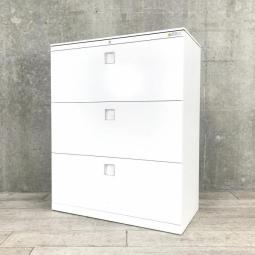 【ファイル収納にオススメ！高品質で使いやすい人気シリーズの3段ラテラル書庫！】■オカムラ（okamura）製　レクトラインシリーズ　3段ラテラル書庫　ローキャビネット　■天板/ベース付き　■ホワイト　■シリンダー錠 【弊社使用欄：A01036850】