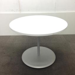 【スタイリッシュな空間を演出！】人気のホワイト色の丸テーブル！
◆オカムラ/ホワイト　Φ900㎜タイプ
