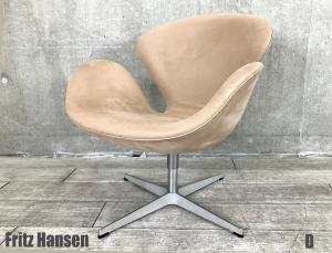 D)Fritz Hansen フリッツハンセン　アルネ・ヤコブセン　スワンチェア　ベージュ系　北欧
